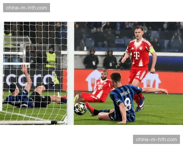 转播画面捕捉到看台:前拜仁主帅现场考察对手防守阵型